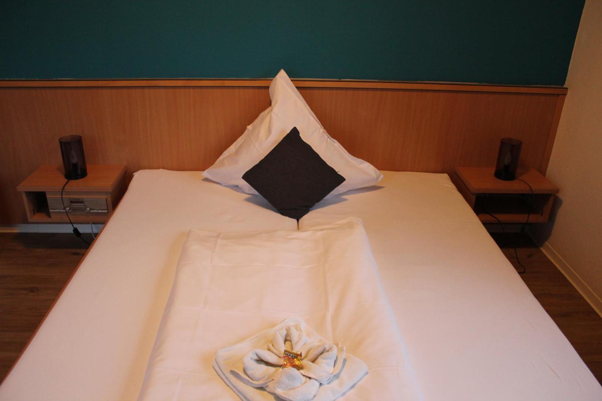 Olympia Hotel & Restaurant Inden Luaran gambar