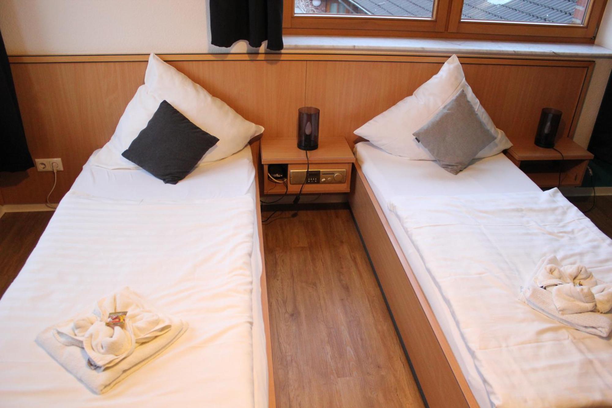 Olympia Hotel & Restaurant Inden Luaran gambar