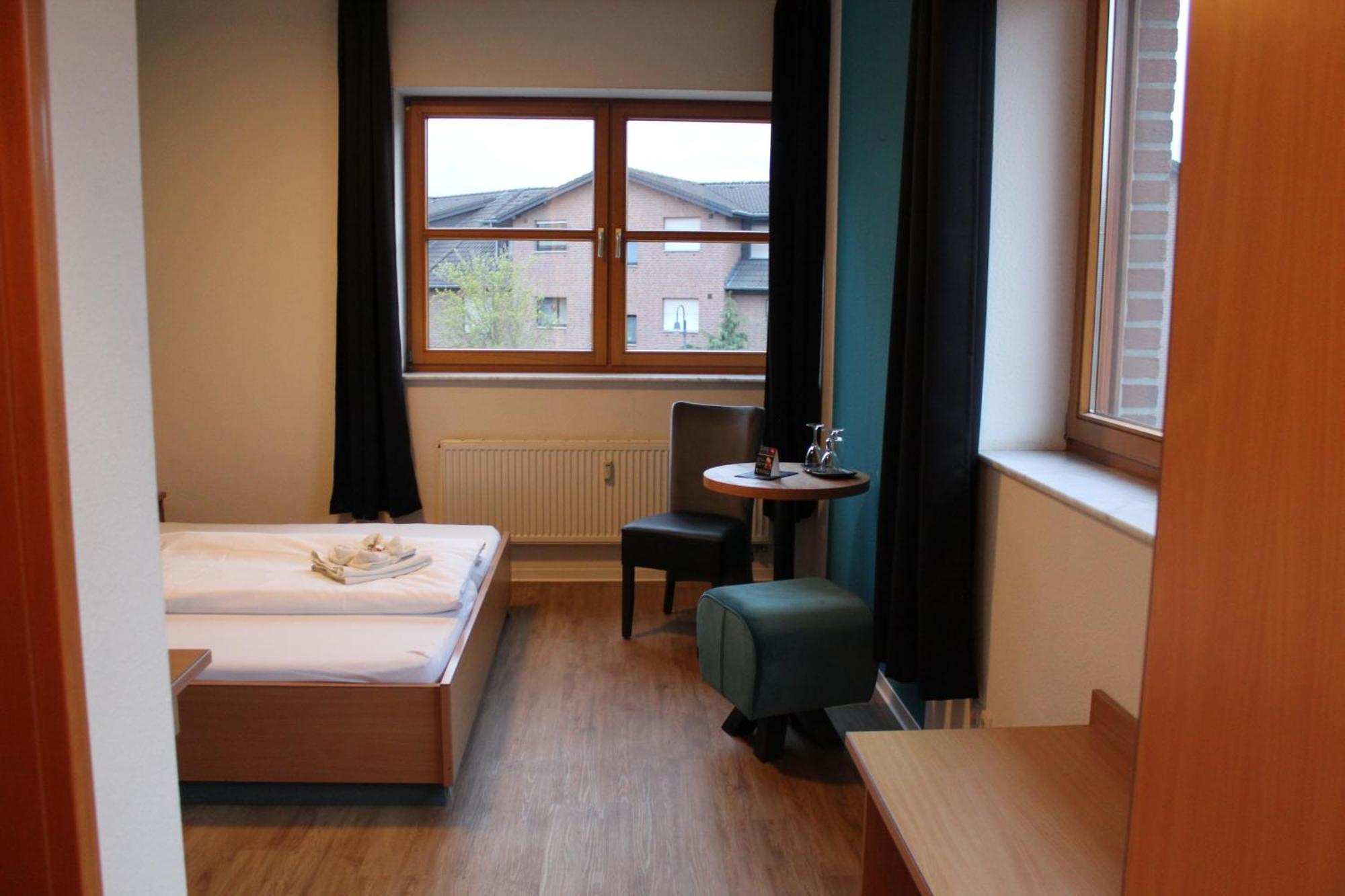 Olympia Hotel & Restaurant Inden Luaran gambar