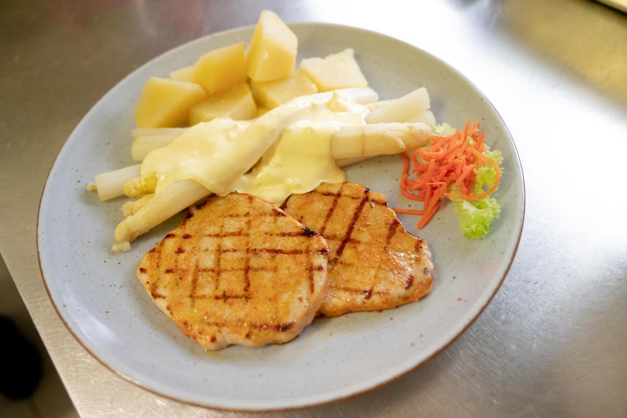 Olympia Hotel & Restaurant Inden Luaran gambar